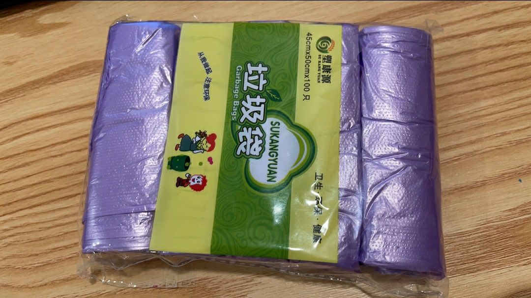 Sản phẩm giống mô tả. túi mỏng như rất dai k bị bở và nhanh rách . tiện lợi lắm ý. mình sẽ mua thêm vài cuộn nữa.