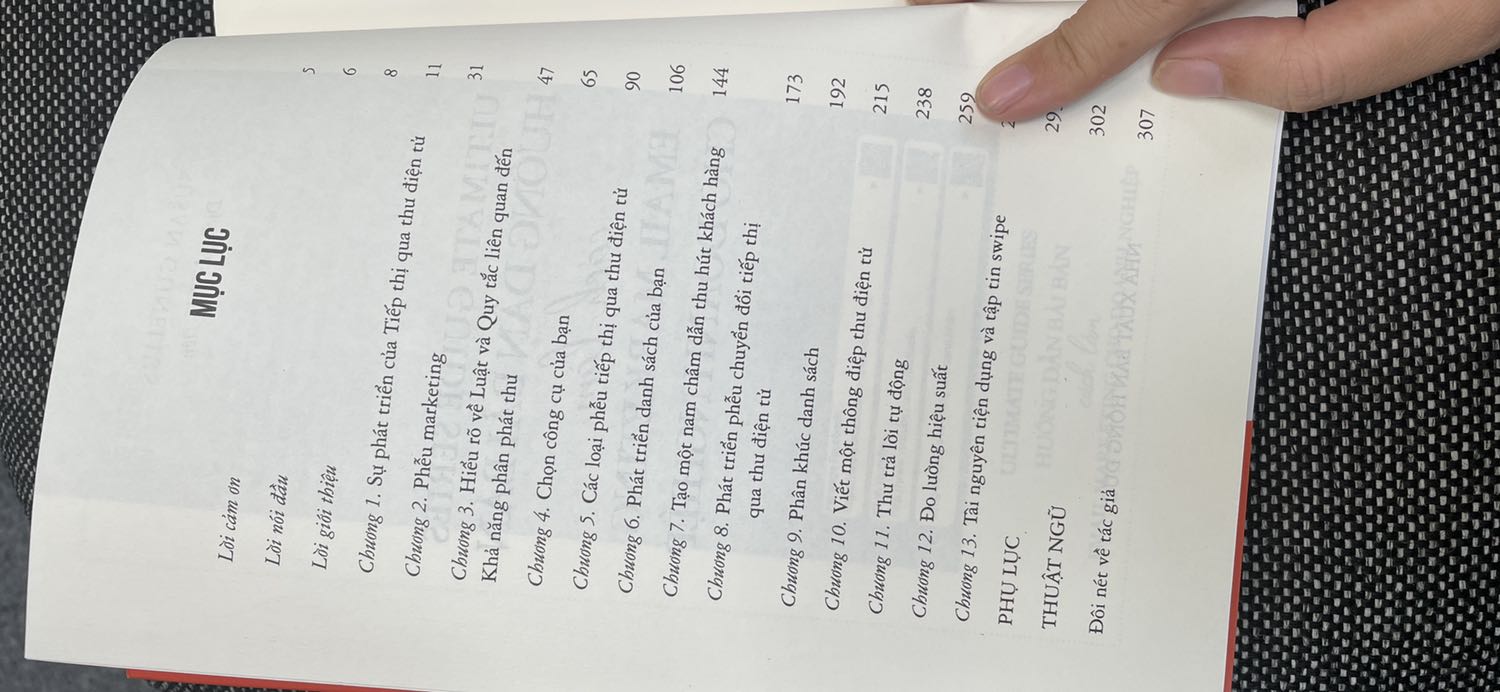 Sách dễ hiểu, đọc để hiểu khái niệm cơ bản khá ổn, nhưng nhiều chỗ dịch từ chuyên ngành ra tiếng Việt không quen lắm, đọc hơi khó hiểu.