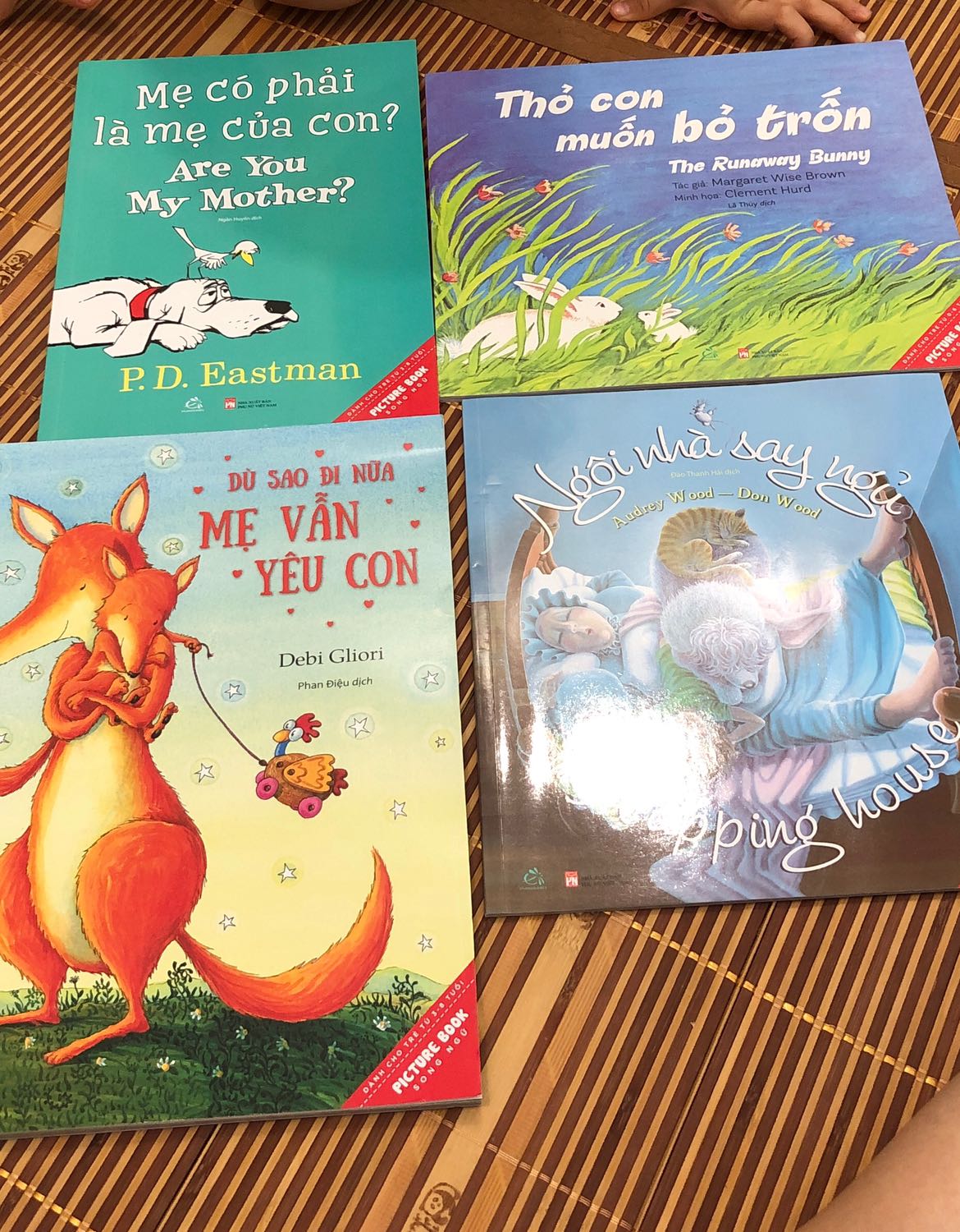 Shop gửi nhầm sách cho mình r, mình muốn mua cuốn “chú sâu háu ăn” của Eric Carle cơ, hi vọng shop giải quyết sớm giúp mình
