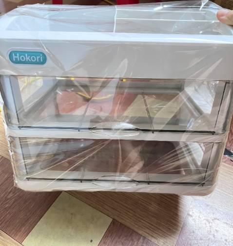 Kệ mỹ phẩm cứng cáp chắc chắn. Màu đẹp. Đóng gói cẩn thận. Khá là ưng vì đựng được cơ bản hết đống mỹ phẩm của mình. shop giao siêu nhanh trong ngày là đã nhận được hàng luôn