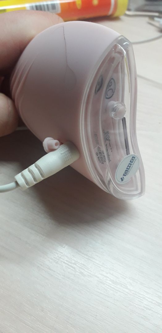 Tiki ơi, cho mình hỏi lúc sạc máy thì đèn dưới thân máy có sáng không ạ? Và sạc bao lâu thì có thể dùng ? Vì mình sạc khá lâu nhưng khi bật lại không rung , là do mình sạc sai hay lỗi tại sản phẩm