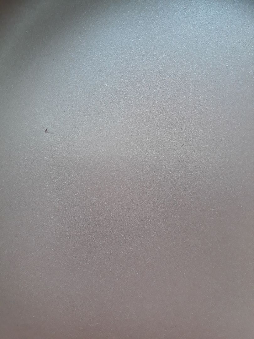 Tôi rất ưng chiếc chảo: có màu sắc đẹp; chất liệu dầy, cứng, chắc chắn, có thông tin đảm bảo an toàn sức khỏe người tiêu dùng; lòng chảo có ưu điểm tôi đang tìm kiếm: rộng, phẳng, 0 cạn. Nhưng lòng chảo có 1 vết trầy tróc nhỏ cách phía trên bên trái riềm chảo khoảng xấp xỉ hoặc chưa tới 1/3 đường kính chảo, & xung quanh nó có vết loang nhỏ như vết keo, làm chỗ đó 0 đều màu với màu chảo. Tiki Care Team đã tiếp nhận thông tin & đồng ý hỗ trợ tôi được đổi chiếc mới 0 bị lỗi. Tôi rất cảm ơn Tiki Care Team & NSX, Nhà Bán Hàng. Tôi sẽ sớm gửi hình ảnh qua e-mail hỗ trợ từ Tiki Care Team. Tiki Care Team thông cảm cho tôi chụp hình 0 rõ được -.-