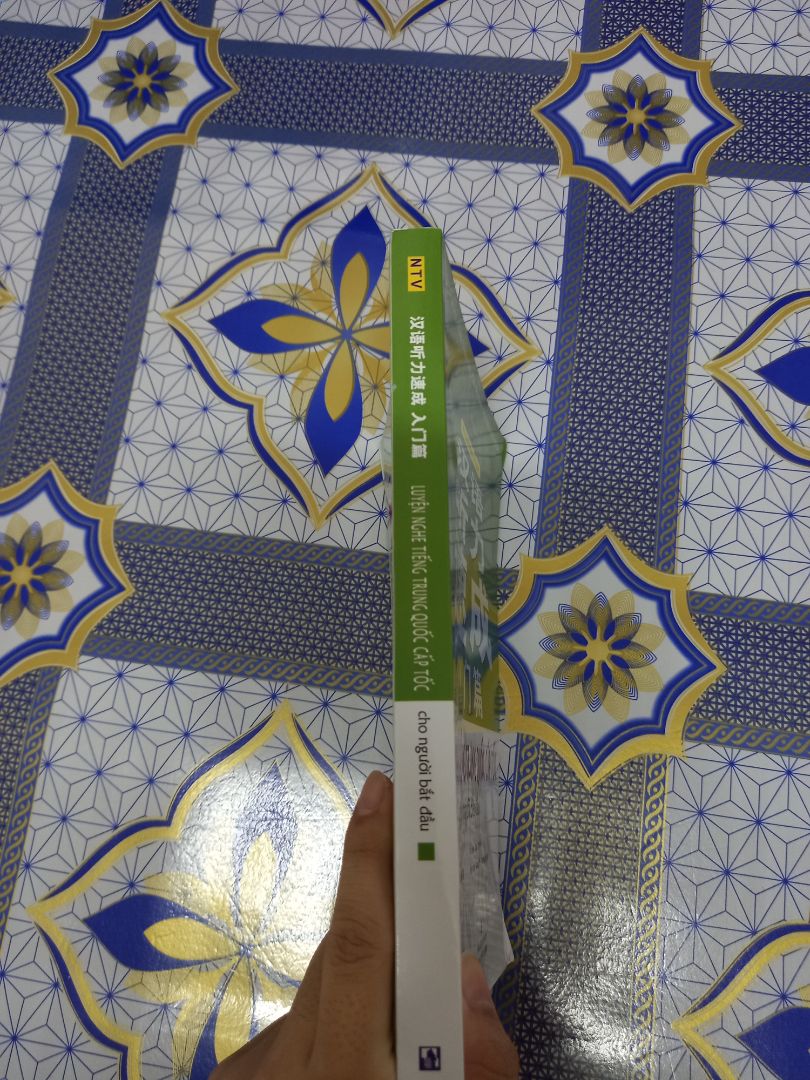 shipper thân thiện, tuy là không sách không được bọc nhưng sách cũng không bị cong quá nhiều, nói chung là sách đẹp