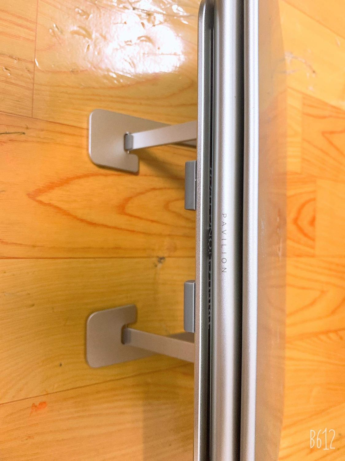 Giống mô tả có thể sử dụng lap hoặc đọc sách hài lòng cho sản phẩm chất lượng này, điểm cộng cho shop là đóng gói chuyên nghiệp