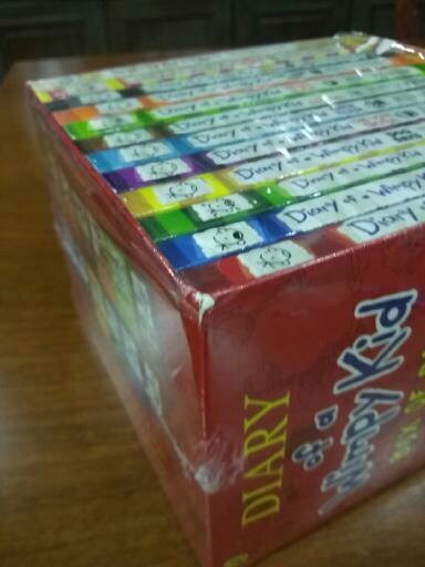 Hàng giao chậm hơn dự kiến nhiều. Mặc dù được đóng gói nhưng phần góc của hộp vẫn bị cấn nên nhìn không đẹp.