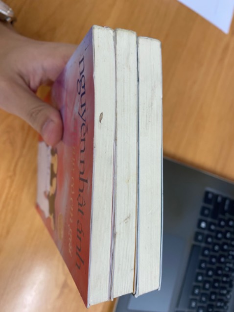 Sách rất cũ, bị dơ. Đóng gói sơ sài.