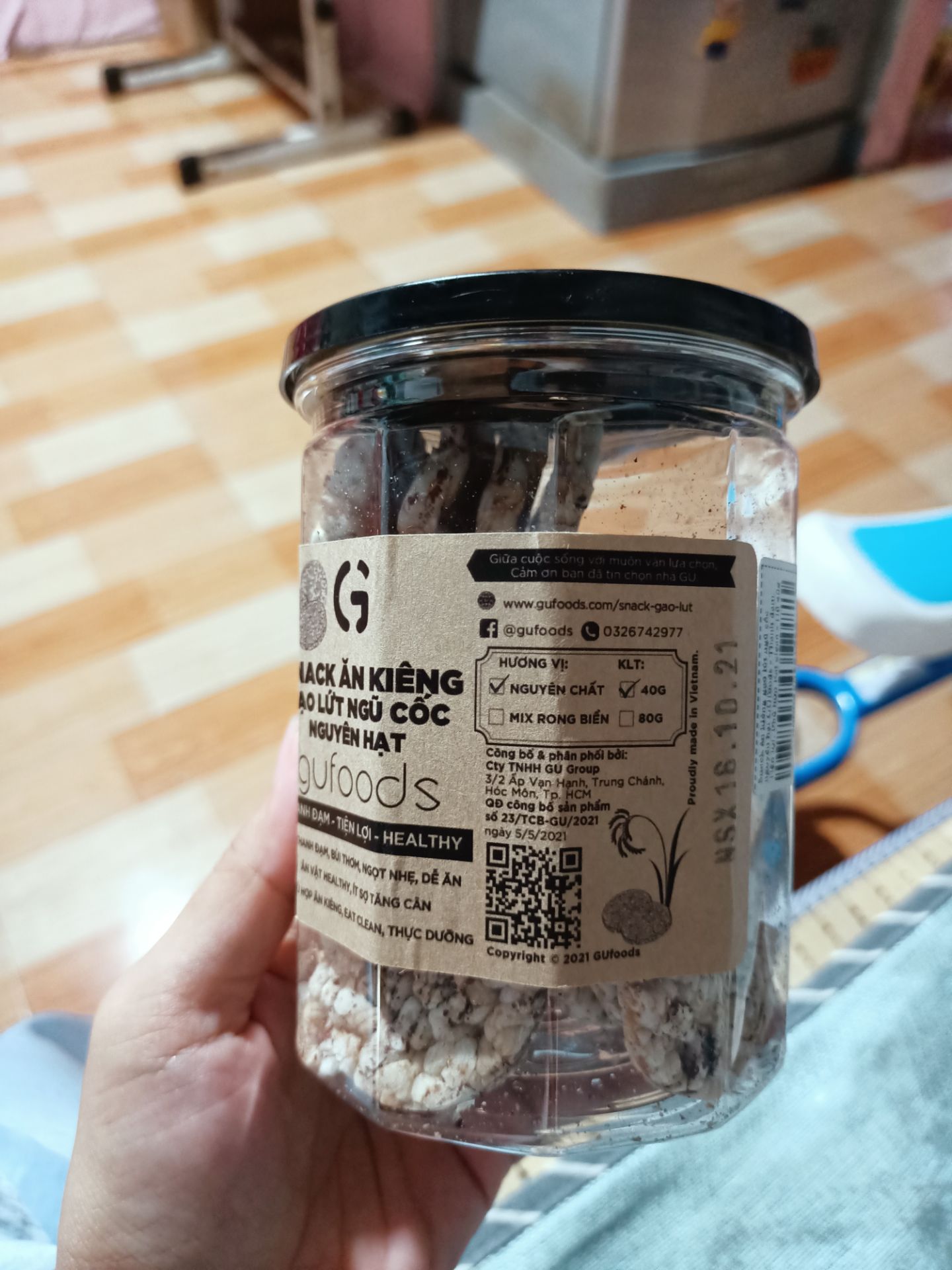 mua hôm fsale 11k
Shop giao hàng rất nhanh.
Đóng gói + bao bì sản phẩm rất ok, có miếng nhôm nêm phong miệng. Đóng vô hộp giấy củn ok luôn.
Mua cho bé con ăn, hắn khen sao ngon quá vậy. 
Nào sale lại mua thêm ☺️ chứ k sale đắc lắm!