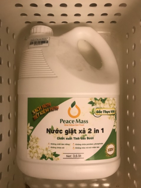 Đã dùng nước lau nhà của hãng và rất thích mùi hương tự nhiên nên chuyển sang dùng nước giặt dù giá dĩ nhiên cao hơn các sản phẩm phổ thông khác. Giao hàng cực kỳ nhanh chóng. Mùi thơm nhẹ. Giặt xong thấy vải có phần mềm hơn.