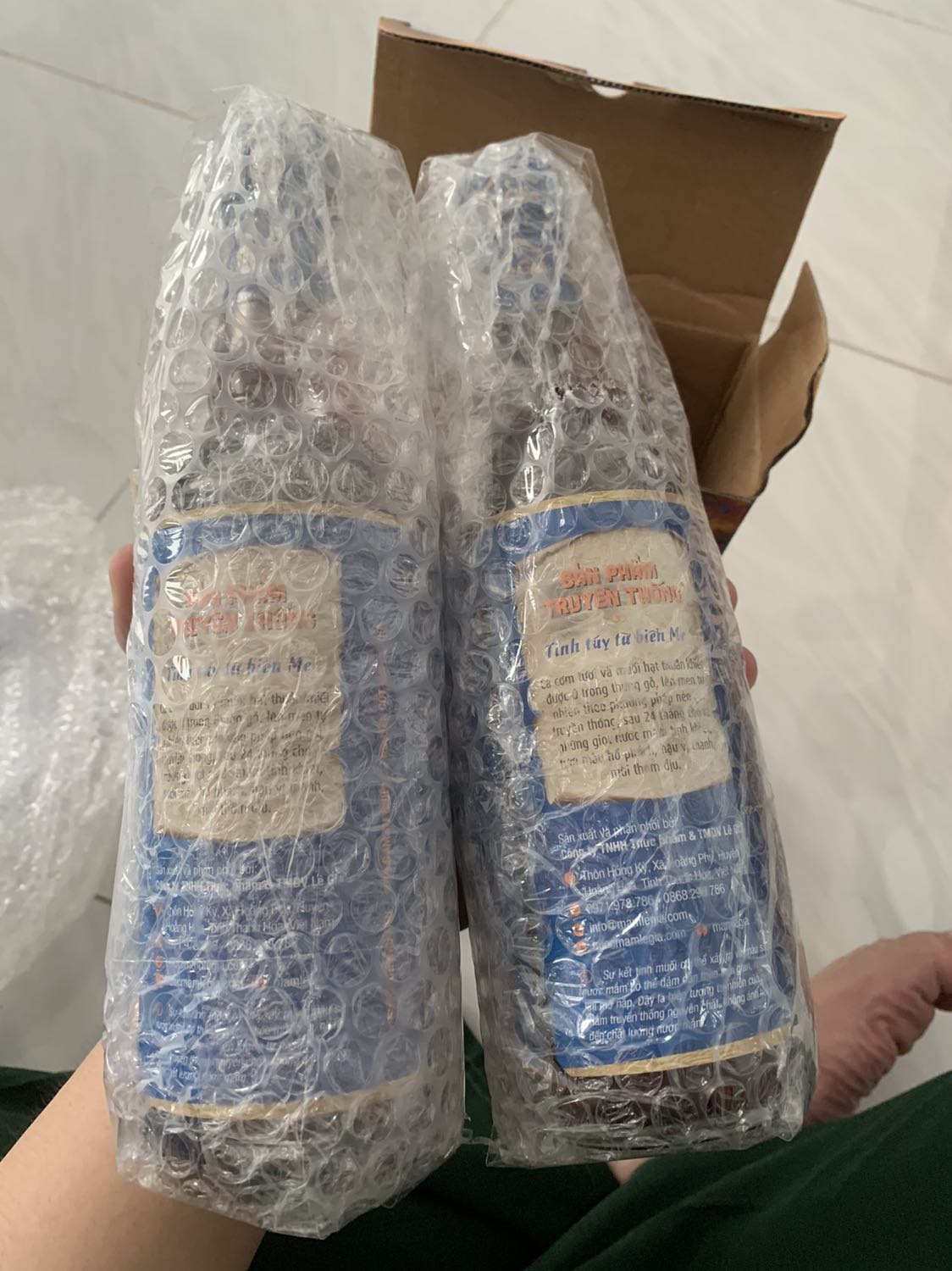 Phải cho 5 sao vì shop rất kỹ lưỡng, đóng gói chắc chắn từ ngoài vào trong, nước mắm mặn vừa phải, thơm ngon đậm đặc Phải cho 5 sao vì shop rất kỹ lưỡng, đóng gói chắc chắn từ ngoài vào trong, nước mắm mặn vừa phải, thơm ngon đậm đặc