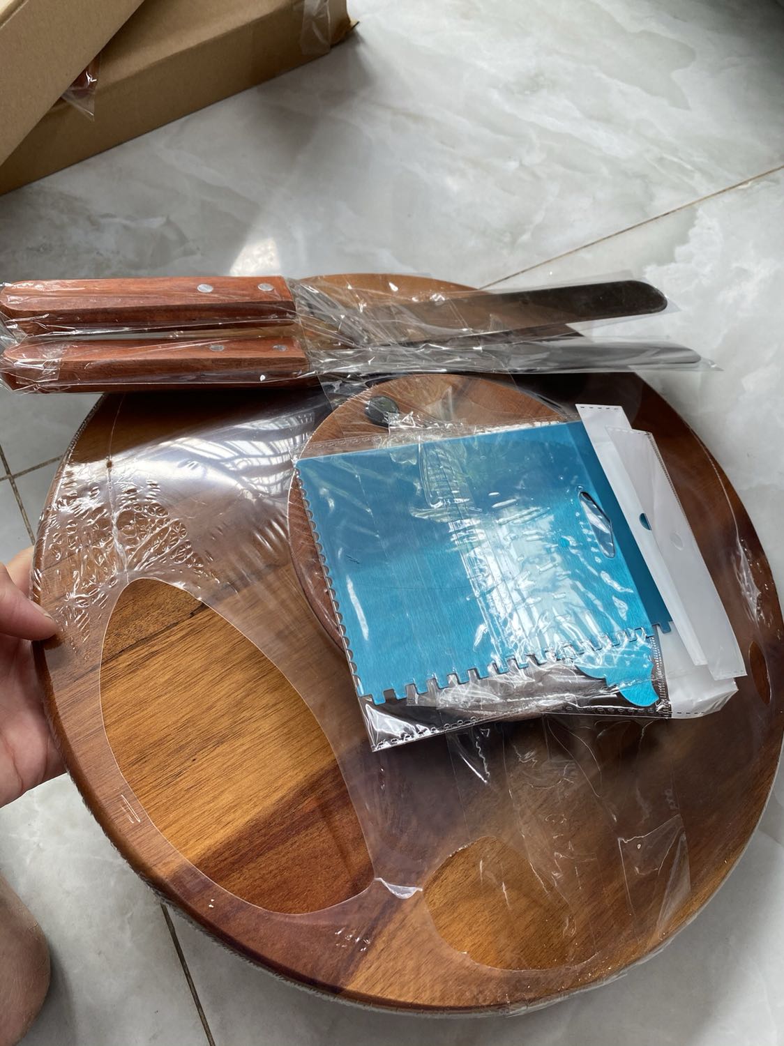 Rất thích bộ dao kèm dc tặng, rất đẹp