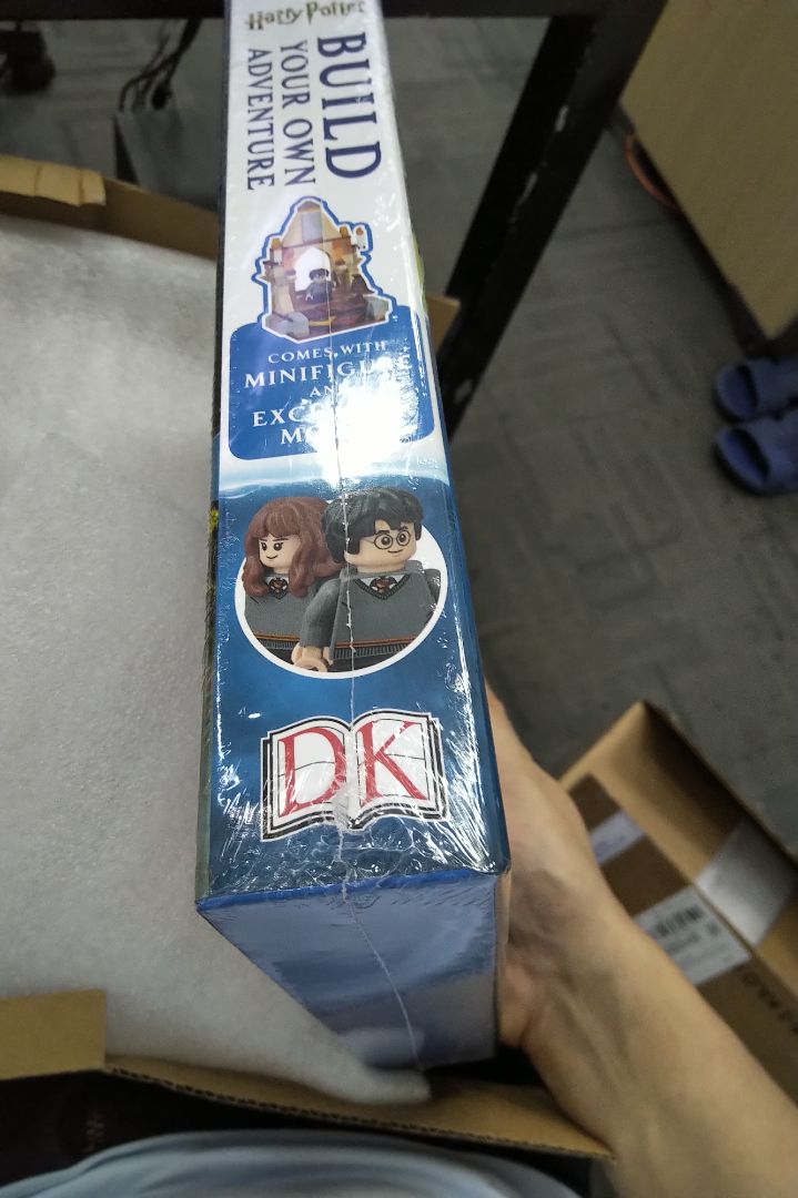 sách đẹp có kèm lego, đc bọc rất cẩn thận