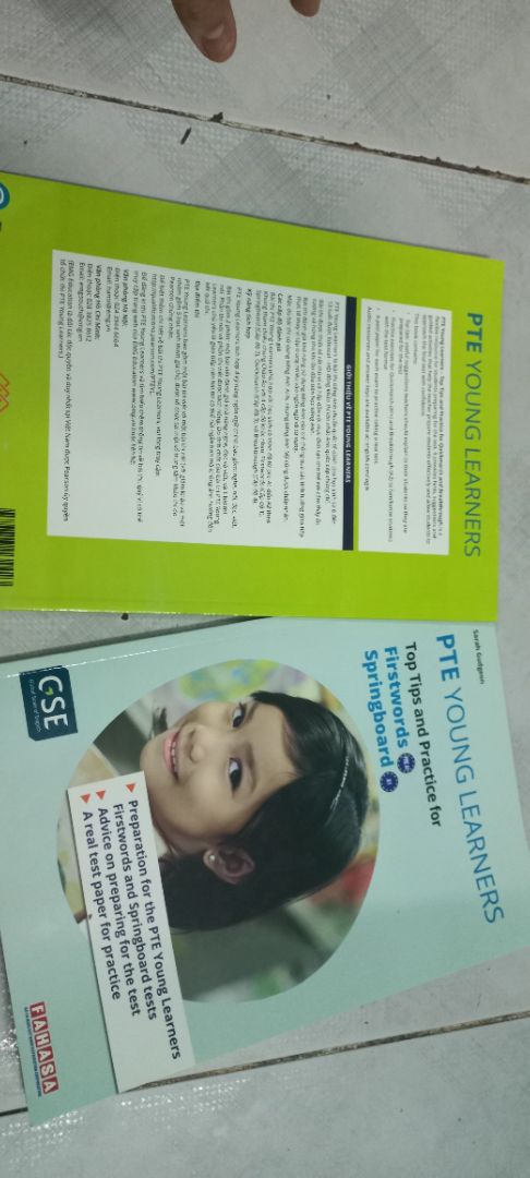sách không có file nghe. web trên sách cung cấp hoàn toàn không có bất cứ gì. mình đã ra nhà sách của fahasa liên hệ và xác nhận. không có file nghe sách cũng như bỏ đi rồi..