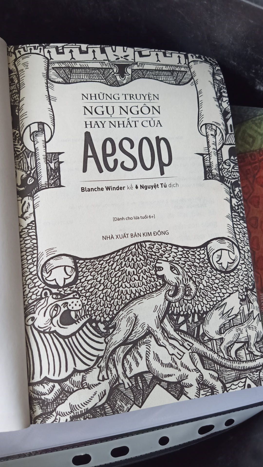 Đóng gói cẩn thận, giao hàng nhanh, sách in đẹp, rõ ràng. Bìa sách đẹp, in bóng, sắc xảo.