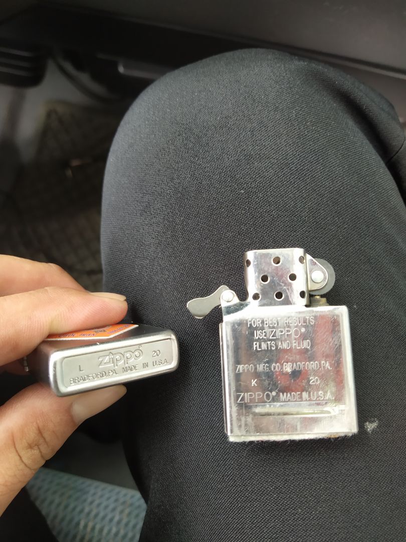 zippo ko đúng như hình.vỏ với ruột ko trùng mã zippo ko đúng như hình.vỏ với ruột ko trùng mã