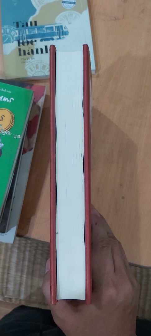 biết là sách giảm giá nhưng ko có nghĩa là giao cho khách hàng sách rách và kém chất lượng,nhiều lần bị nhận sách kém chất lượng,móp méo,rách .đã góp ý cho tiki nhiều lần nhưng vẫn bị lặp lại là sao nhỉ?