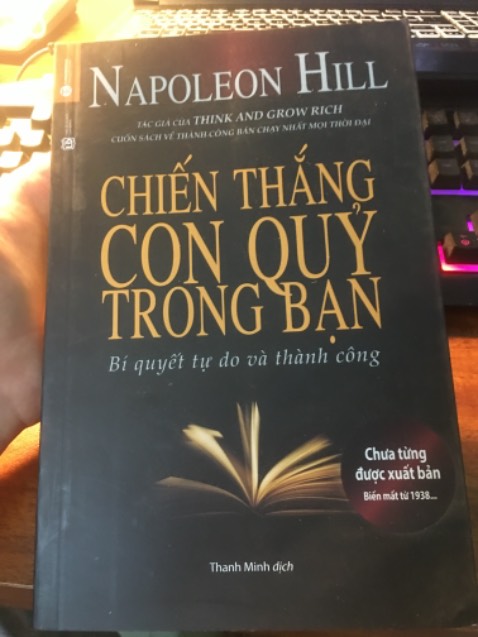 Chưa bàn đến nội dung nhưng mk cx đã xem review từ các nguồn thấy đc đánh giá tốt nên mk đặt luôn, khâu đóng gói ở mức bình thường với chỉ độc hộp bìa không nhưng ko sao sách vẫn đẹp không bị ảnh hưởng gì.
