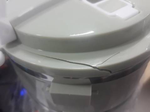 Sản phẩm mình vừa nhận dc nhưng bị vỡ. Bạn vui lòng đổi giúp mình với