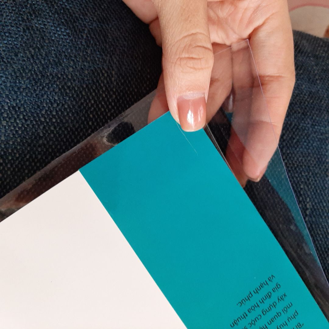 Mình đã đặt mua rất nhiều sách ở tiki nhưng chưa bao giờ thấy thất vọng như lần này. Đơn hàng của mình có yêu cầu bọc bookcare nhưng khác với mọi lần, 2 quyển mình đặt lần này bọc sách lỏng lẻo, khi mở ra đã bong hết các góc. Vì mình rất coi trọng hình thức và việc giữ gìn sách nên đề nghị Tiki xem lại và có biện pháp đổi trả giúp.