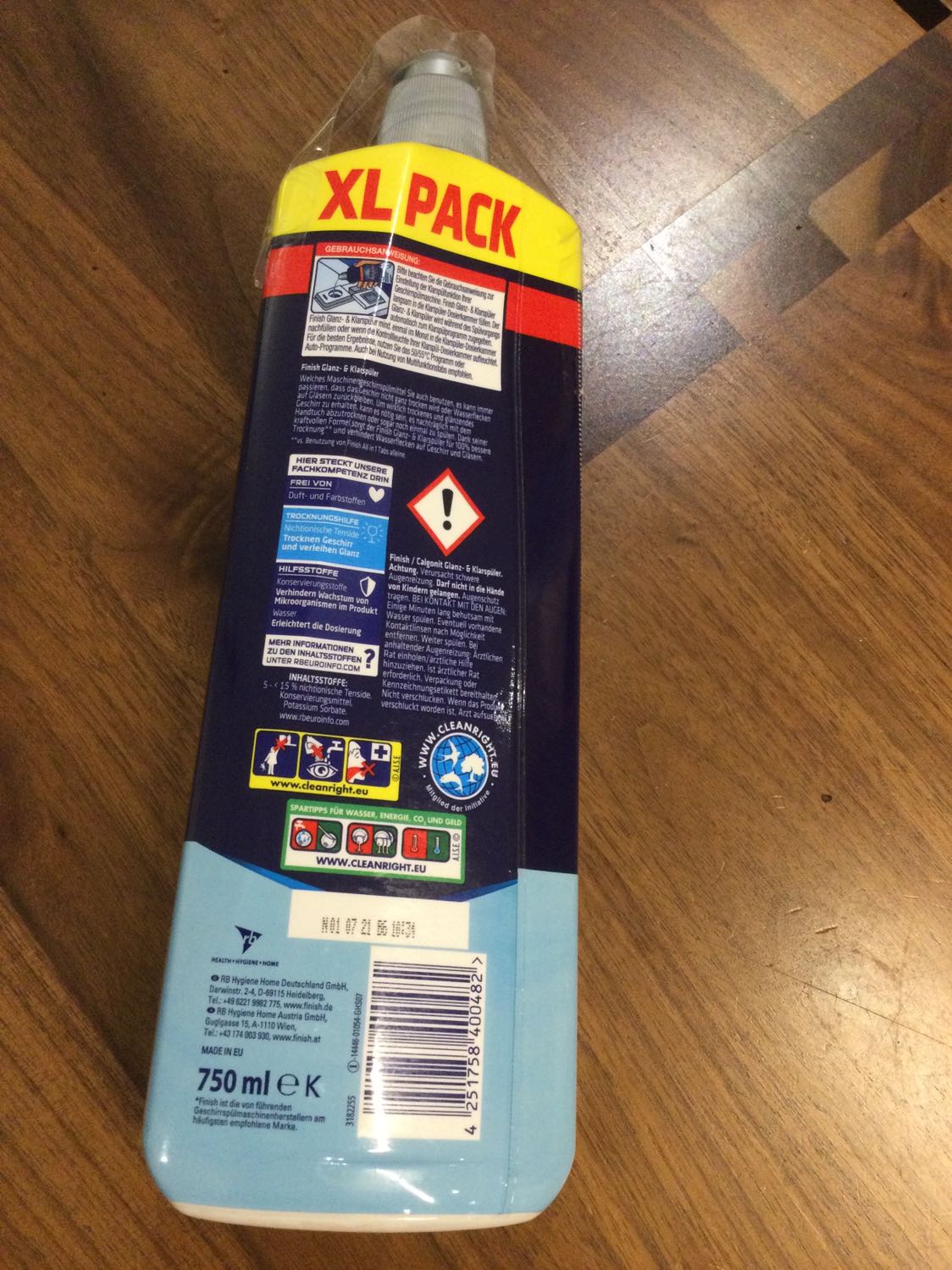 Hàng date mới. Nhưng dung tích 750ml, không phải 800ml cho shop quảng cáo.