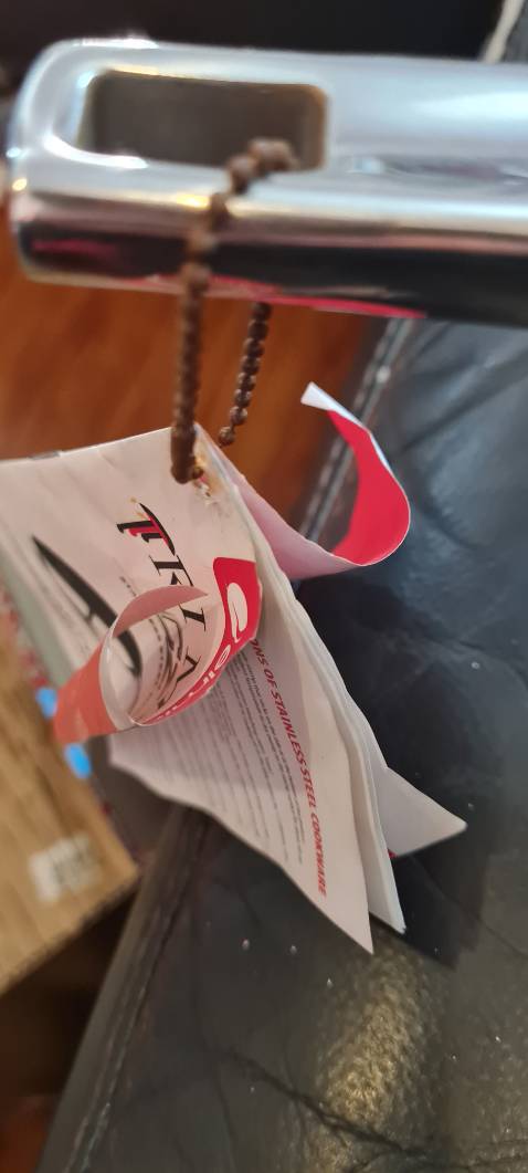 Sản phẩm như hàng tồn kho. Túi bóng bọc đã đổi màu. Sách hướng dẫn nhàu nát. Dây đeo sách hướng dẫn bằng kim loại đã han gỉ. Xem hình đính kèm