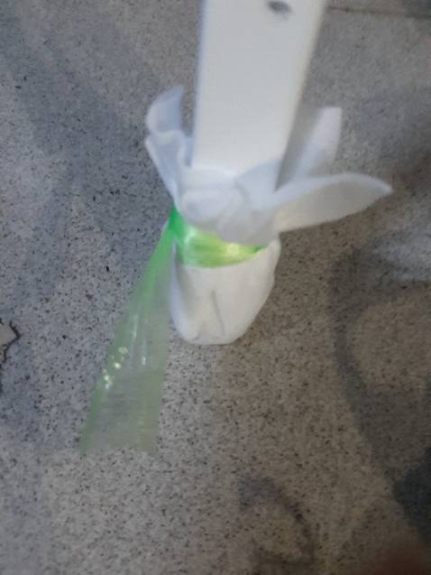 Shop gửi hàng nhanh, bảng đẹp, tuy nhien khi điều chỉnh tăng giảm độ cao, cây nhỏ bị chui vào cây lớn do miếng đế cao su kg chặn dc nên phải bó thêm đầu để tránh lấy k ra