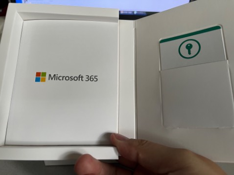 Hàng giao sớm hơn 1 ngày, nguyên seal, bao bì của Microsoft thì xịn xò rùi. Mình và các bạn mình vẫn tin dùng Microsoft 365 Family liên tục mấy năm rồi mà chưa ai hủy, cực kỳ tiện lợi nếu bạn là người hay di chuyển và dùng nhiều thiết bị 😁