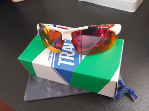 Kính đẹp, nhẹ, đeo vừa tầm mắt