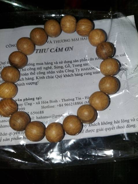 Shop giao đúng hẹn , chu đáo ... mua 2 cây cạo gió bằng sừng còn đc tặng thêm 1 cái vòng gỗ xinh xinh nữa ..  sẽ tiếp tục ủng hộ