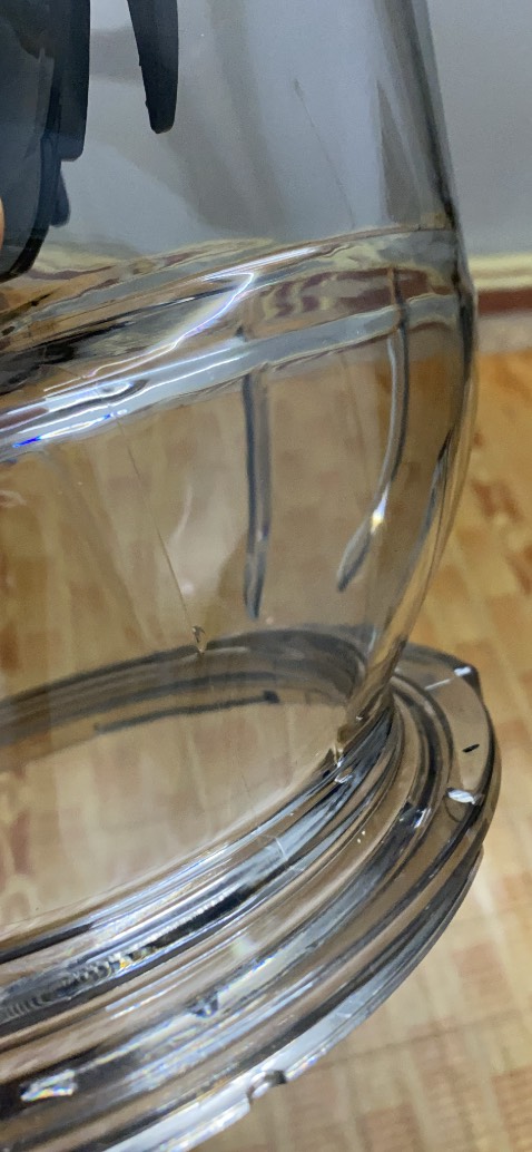 Mình ko thể ngờ được rằng cái máy mình mua trả bằng tiền công sức lao động mà bên tikitraing lại giao cho mình cái sẵn phẩm đã nứt hỏng như này! Bên giao hàng thì bảo cái này phải gọi cho trung tâm em giao hàng thành công rồi!