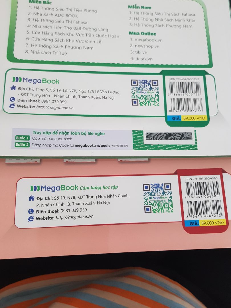 Mình mua bộ sách lớp 4 về để lấy file nghe cho học sinh của mình nghe. tuy nhiên sách tập 1 thì ko hề có phần cào mã code để down file nghe trên web. quyển tập 2 có phần cào mã thì web báo sai.
vậy mình làm thêd nào mới lấy được file nghe để dậy học sinh? 
nhắn tin trên *** cho Megabook ko được. gọi điện ko ai nghe máy.
thế bảo sao ngành sách ko phát triển.