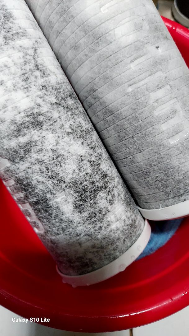 Hàng kém chất lượng,mới thay lọc đươc 5p lỏi lọc ra chất bẩn đen như thấ này