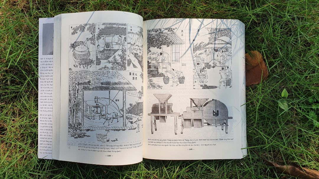 Một cuốn sách tuyệt vời cho những người tìm hiểu về văn hóa, lịch sử và thiết kế !!!
Chủ đề phong phú, văn phong sâu sắc, trình bày khoa học, minh họa sinh động, chú giải rõ ràng ... Chỉ mong thêm các hình vẽ và ảnh to hơn, có màu :)