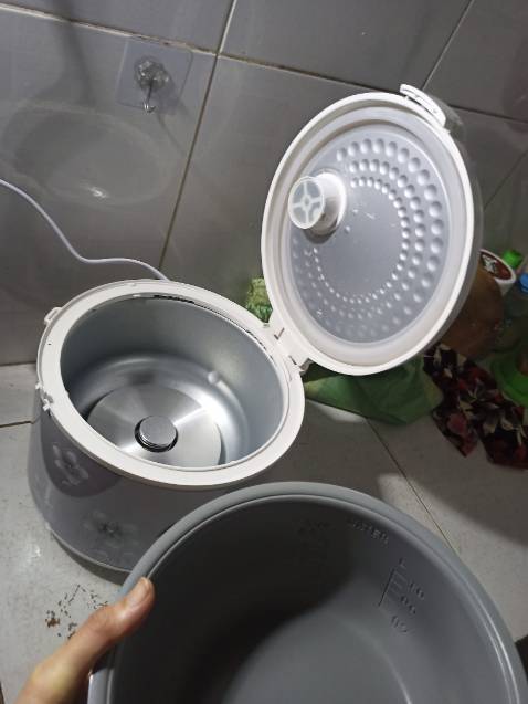 Cảm ơn shop giao hàng cực kì nhanh , nồi đúng chính hãng , lòng nồi và vỏ nồi dày dặn rất chắc cầm nặng tay , rất đáng tiền .Mình toàn mua hàng trên Tiki vì hàng chính hãng