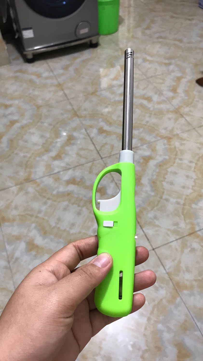 Thiết kế đơn giản mẫu mã đẹp, có khoá an toàn nên cũng an tâm, với thấy có chỗ bơm gas vào khi hết rất tiện. Chỉ là k biết gas dùng đc bao lâu. Nói chung với giá này thì quá ngon quá hời, nên mua nhé