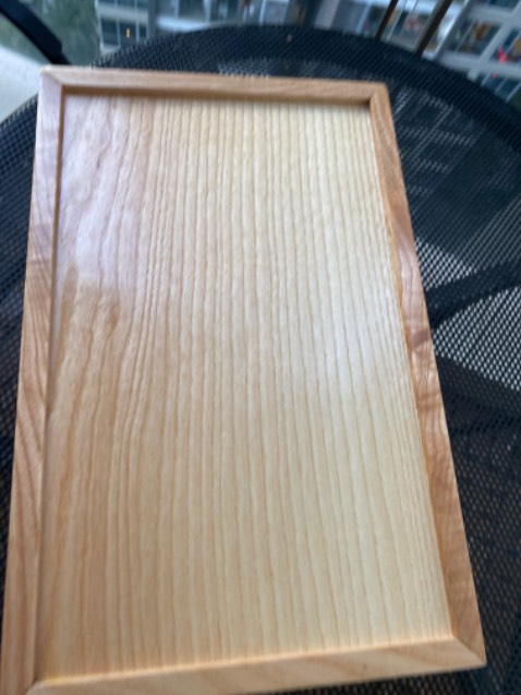 Hàng đẹp, dày dặn. Tuy nhiên , có phần mép chưa được đẹp lắm vì vết cắt gỗ khiến phần mép này nó có chít răng cưa. Vẫn cho 5 sao hy vọng shop lưu tâm hơn nhé! Xin cảm ơn Shop, Tiki và đội ngũ shipper