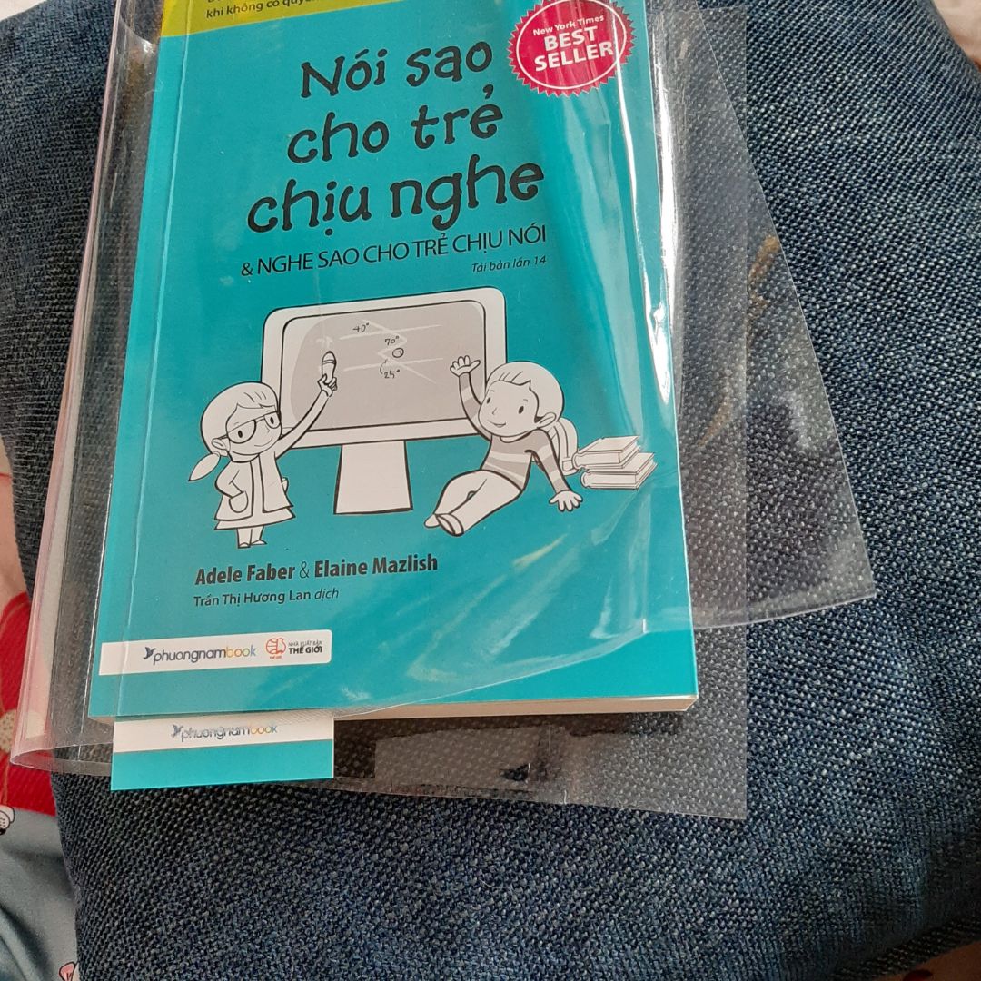 Mình đã đặt mua rất nhiều sách ở tiki nhưng chưa bao giờ thấy thất vọng như lần này. Đơn hàng của mình có yêu cầu bọc bookcare nhưng khác với mọi lần, 2 quyển mình đặt lần này bọc sách lỏng lẻo, khi mở ra đã bong hết các góc. Vì mình rất coi trọng hình thức và việc giữ gìn sách nên đề nghị Tiki xem lại và có biện pháp đổi trả giúp.