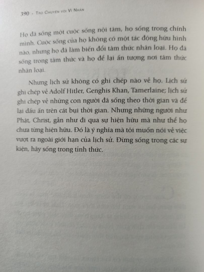 sau khi đọc xong quyển này, với mình nó mở ra thế giới của các triết gia, vĩ nhân của Phương Đông lẫn phương tây. Cuốn sách sẽ rất tuyệt nếu bạn muốn tìm hiểu về con đường tâm linh, triết học và sâu sắc về tâm hồn sau khi đọc xong quyển này, với mình nó mở ra thế giới của các triết gia, vĩ nhân của Phương Đông lẫn phương tây. Cuốn sách sẽ rất tuyệt nếu bạn muốn tìm hiểu về con đường tâm linh, triết học và sâu sắc về tâm hồn