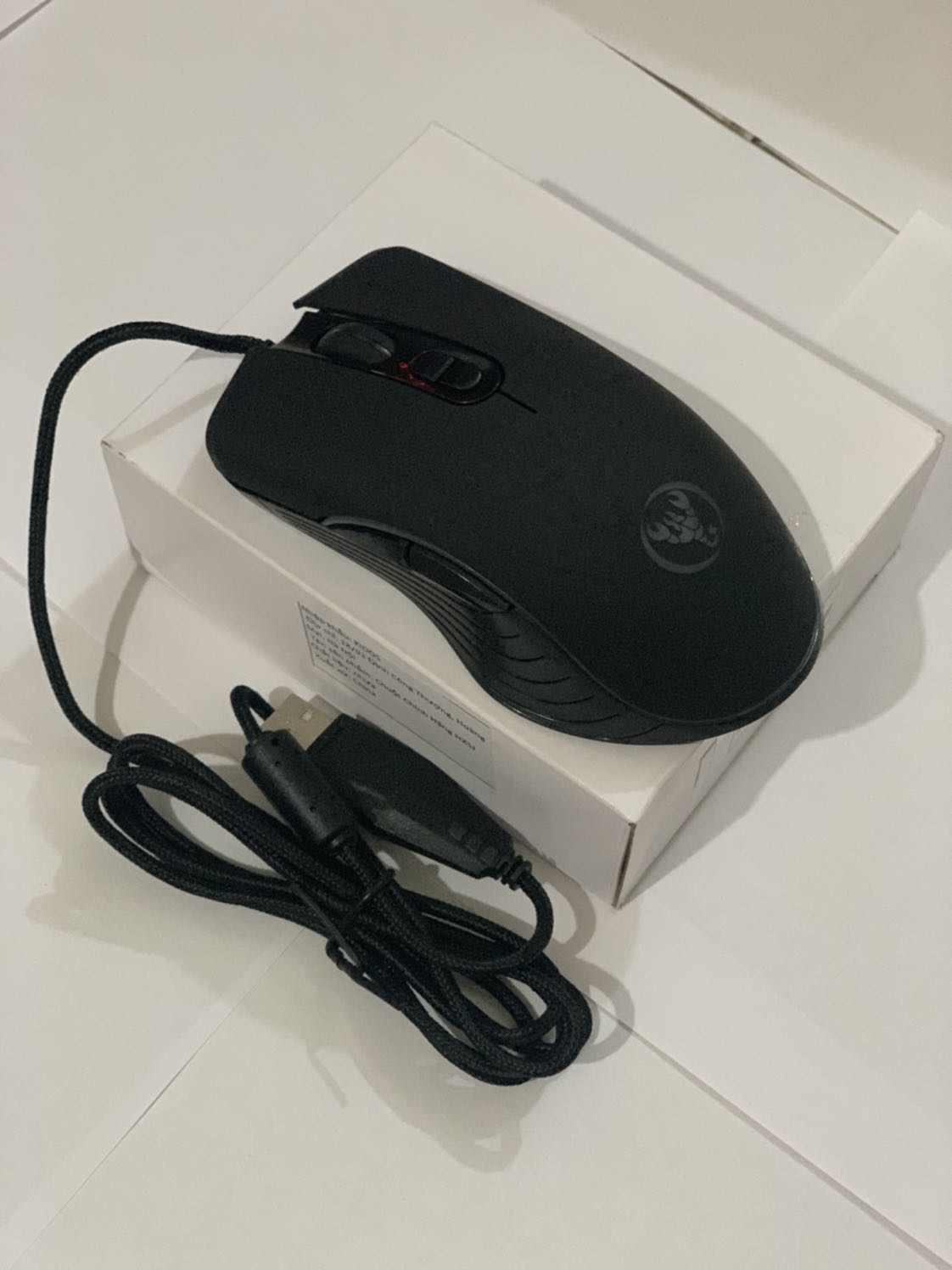 Giao hàng rất nhanh, chưa tới 1 ngày đã giao, chuột cầm trêb tay đem lại cảm giác di chuyển và sử dụng rất ổn, sử dụng để làm các công việc yêu cầu độ chính xác khá tốt, đặc biệt chơi game cảm giác rất mượt. DPI điều chỉnh tốc độ chuột rất phù hợp cho nhiều mục dích sử dụng khác nhau như chơi game, lướt web, nói chung vô cùng hài lòng
