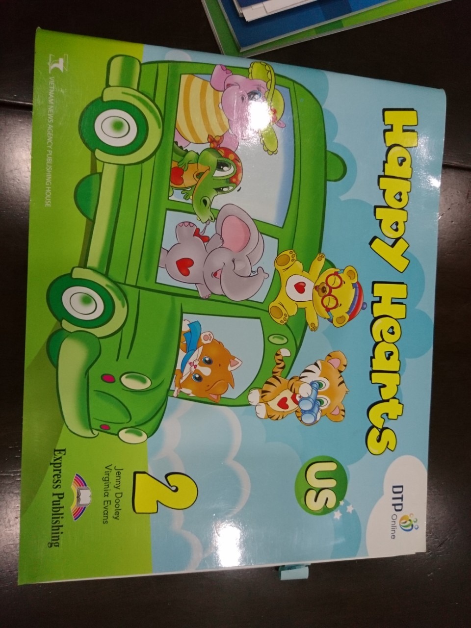 Trường mình hiện đang dùng quyển này để dạy mầm non.