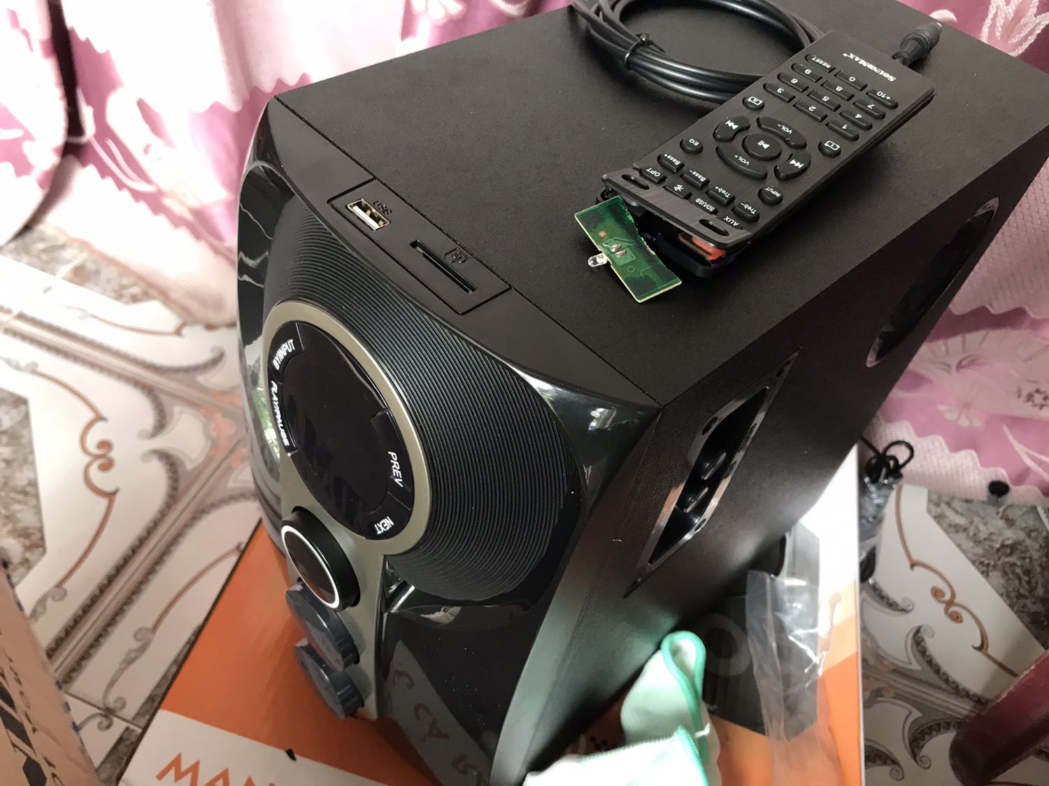 Hàng vận chuyển đến khách không nguyên vẹn,khiển bị dập vỡ .Hôm qua mình đã gửi ảnh và yêu cầu huỷ đổi trả lại hàng hoàn tiền.Rất mong nhận được sự quan tâm của shop với khách hàng sớm nhất.