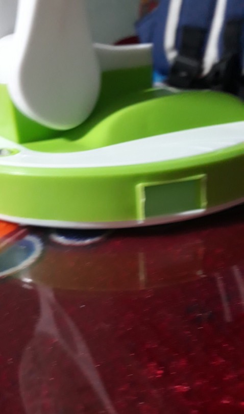 Sản phẩm không giống như hình, không có lổ sạc cổng 220V, quá tệ