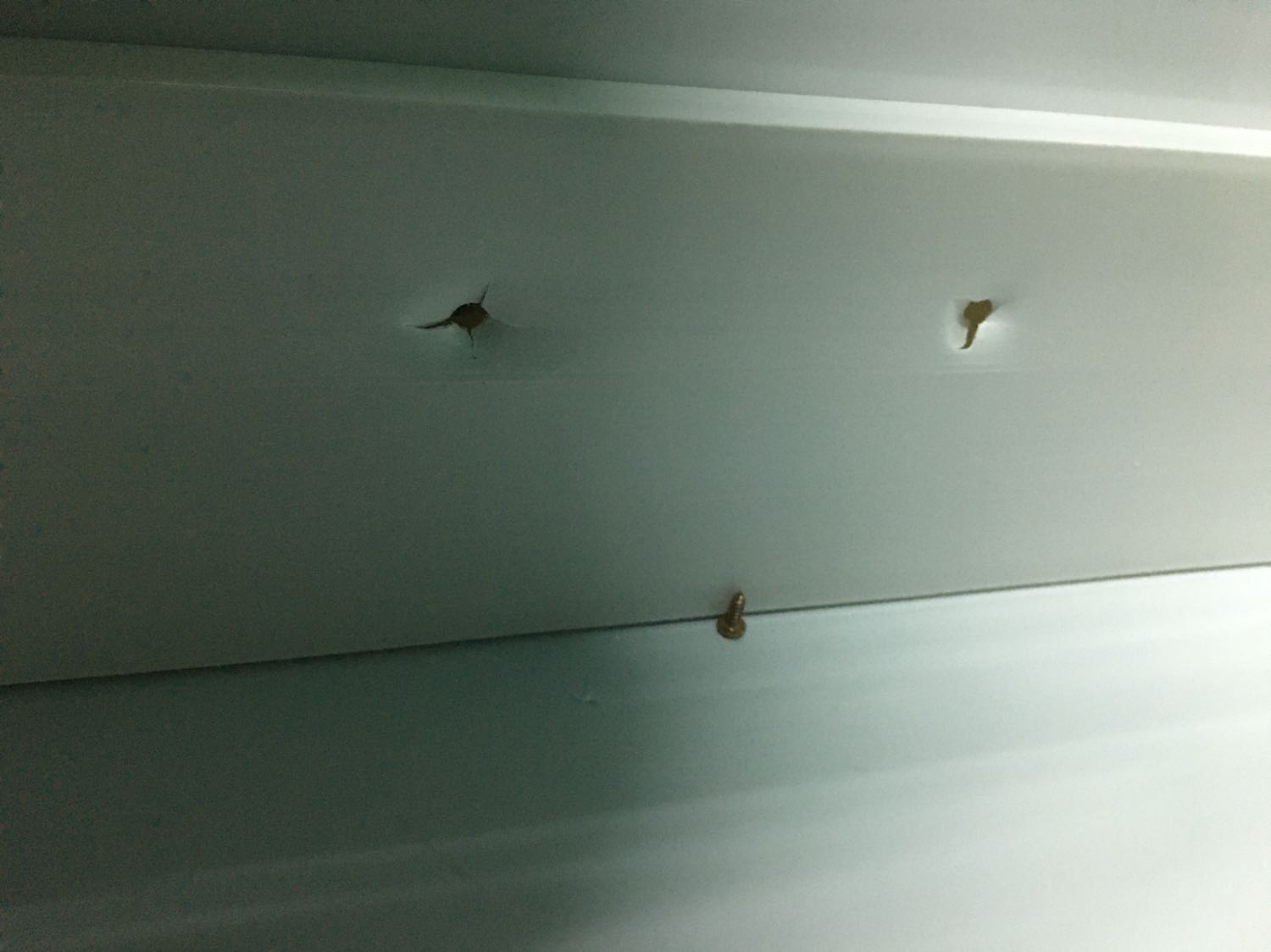 Sản phẩm giao đã lâu, ko đúng dự kiến. Hơn 1 tuần mới nhận dc. Đang nôn, Nhận rồi buồn thêm. Tủ làm ẩu lắm luôn á. Lủng nhiều lỗ, với đóng ko kỹ ốc gì hết, mấy chỗ mối với cánh tủ ko khít đều nhau gì cả. Nói chung là chán. Chả lẽ giờ đổi lại tốn thêm phí. Rút kn ko nên mua mấy hàng giá trị trên này. Chỉ có mua sách là ưng thôi. Nhiều lỗi mà mình dc up 5 hình thôi. Tiki nên xem lại nhà cung cấp này nhé.