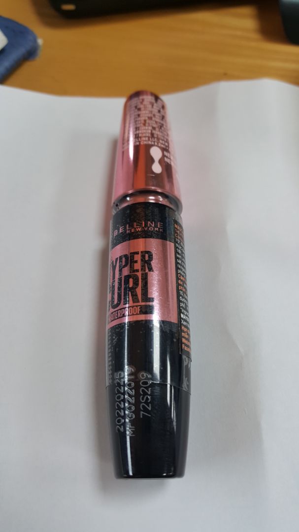 Tiki vẫn ưu điểm vận chuyển đóng hộp tốt. Giao sớm dự kiến 2 ngày. Mẫu mã sản phẩm đẹp. Dễ dùng. Độ bám mi tốt, nhẹ mí, nhìn tự nhiên. thể tích sản phẩm để 9,2ml nhưng cầm thấy nhẹ tay. Dù hàng nguyên seal. Mình mua deal hơn 300k gồm các sản phẩm khác, quà kèm là bút nước eyeliner, nhưng hàng quá date và khô coong không dùng được gì. Mình thấy quá tội cho team đóng gói và shipper. Hi vọng tiki không dùng hàng kem chất lượng, hết hạn để làm gift như vậy nữa.