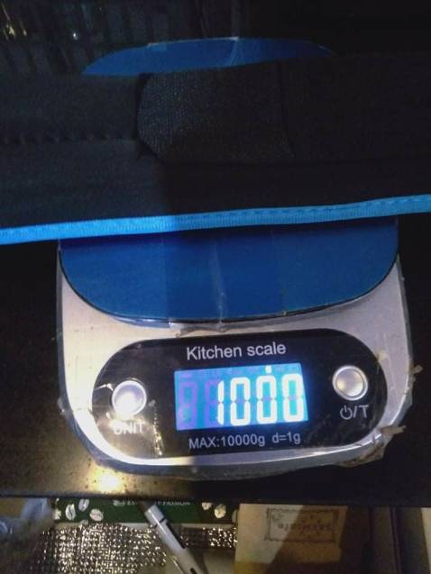 Hàng đủ cân nặng, đeo lên rất thật chân, êm, không đau rát, vừa tet thử chạy 5p thì không vấn đề gì
nhưng loại 1kg hơi nhẹ, chạy ko xi nhê gì, khéo sắp tới phải mua thêm loại 3kg hoặc 4kg với đủ đô
góp ý : phần nám dính nên làm dài ra 1 chút, đeo dây thấy hơi ngắn, chân bạn nào to và mập sợ không vừa, không biết size 3 kg 4 kg có to hơn khồng? chứ nếu giống loại 1kg thì không ổn
shop nên để ý khâu này nhé, góp ý chân tình, để sau này còn bán dc nhiều hơn
dù sao cũng cám ơn shop. san phẩm chất lượng mà giá khá rẻ.