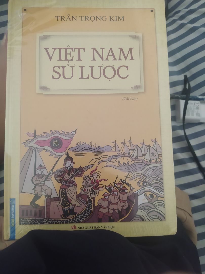 Rất hay và đáng đọc để học và kết nối các sự kiện lịch sử nước ta. Sách trình bày rõ ràng, mạch lạc, logic và có tóm tắt các sự kiện lịch sử để dễ dàng tra cứu sau này. Ngoài ra, tác giả cũng trình bày sơ lược về các triều đại TQ để độc giả hình dung và có cái nhìn tổng quát vấn đề. Rất highly recommend mn mua đọc.