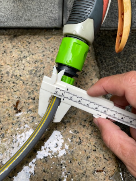 Áp lực nước hơi yếu so với đầu phun và ống mình đang sử dụng (ống đường kính D16). Còn đường kính ống của bộ này chỉ là D12. Nói chung sử dụng cũng tạm được so với mức giá. Vẫn cho shop 5 sao để khích lệ shop Áp lực nước hơi yếu so với đầu phun và ống mình đang sử dụng (ống đường kính D16). Còn đường kính ống của bộ này chỉ là D12. Nói chung sử dụng cũng tạm được so với mức giá. Vẫn cho shop 5 sao để khích lệ shop