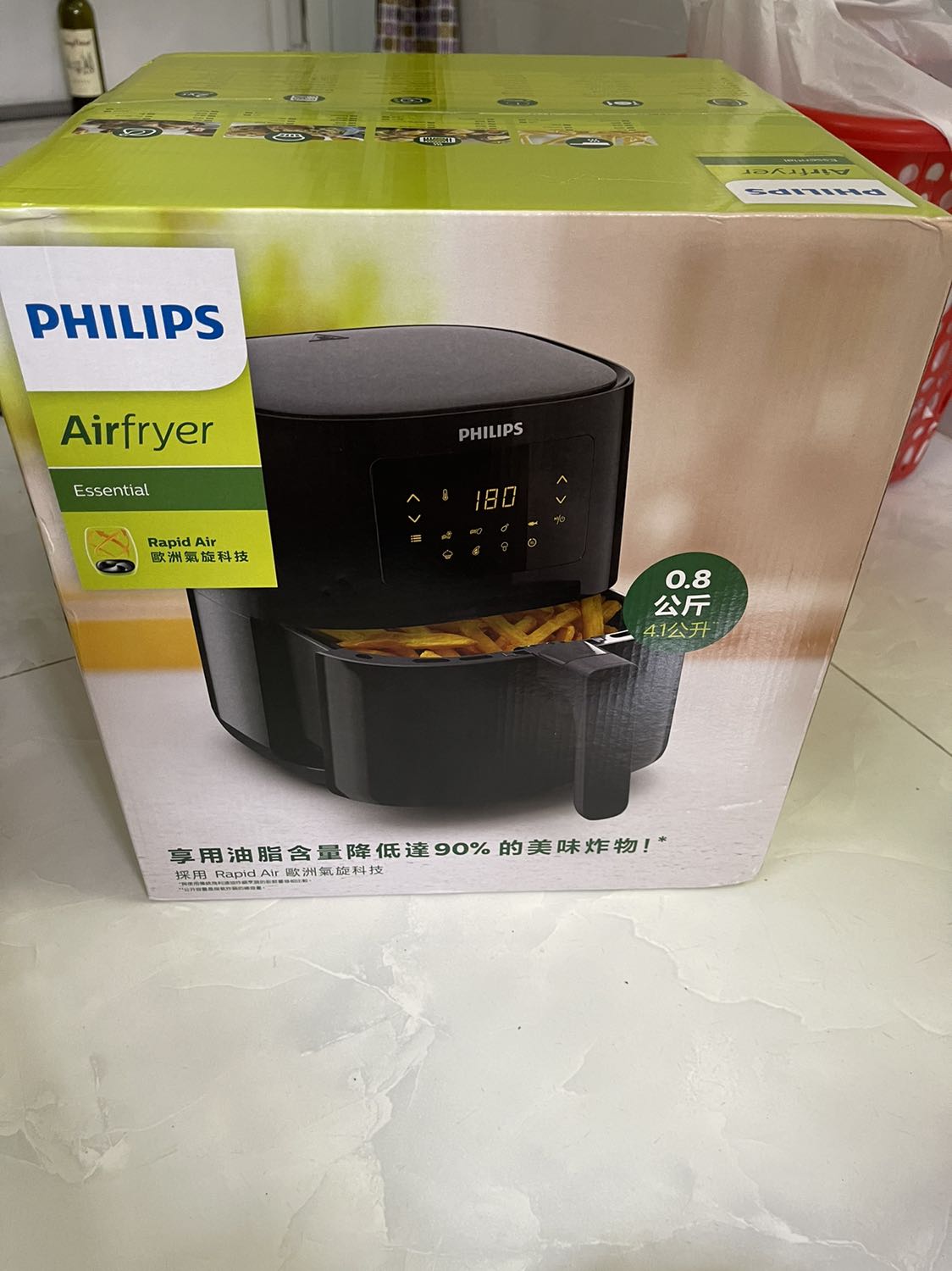 Mình tin dùng philips hơn so với lock lock gì đó vì dù sao đồ thương hiệu lâu năm, kích thước nhỏ gọn hơn công suất nhỏ hơn so cùng giá tiền thì nhiều bạn chọn lock lọck, nhưng kinh nghiệm nấu ăn thì mình thấy bếp nhỏ dung tích nhỏ công suất nhỏ nấu nhanh hơn kèm theo tiết kiệm điện hơn, mình nướng thịt xiên 10ph thì thịt đã chín, tuy chưa giòn da lăms nhưng rất ngon so với mình hay nướng bằng vi sóng trước đây