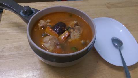 Chất liệu nhựa và chống dính tốt, có ngắt nhiệt khi đủ độ, mình rất hài lòng.

@Shop : thiết kế hộp đựng kém, Shop nên gia cố thêm để chống móp méo khi vận chuyển. chỉ cần hàng tốt và chất lượng tốt người SG sẽ ủng hộ Shop.
Thanks Shop.