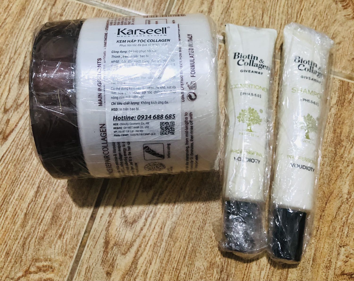 Kem ủ tốt, mềm mượt, mùi thơm dễ chịu, lưu hương qua ngày hôm sau . Hàng chính hãng . Cách phục vụ của nhà cung chu đáo, quan tâm khách hàng có *** tư vấn. Tiki giao hàng nhanh, vui vẻ. Sàn TMĐT Tiki bảo đảm an tâm🌷