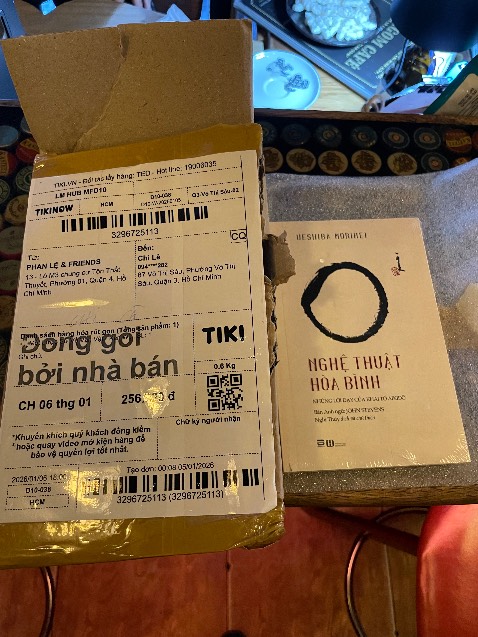 Giao sai sách nhắn ko thấy shop rep